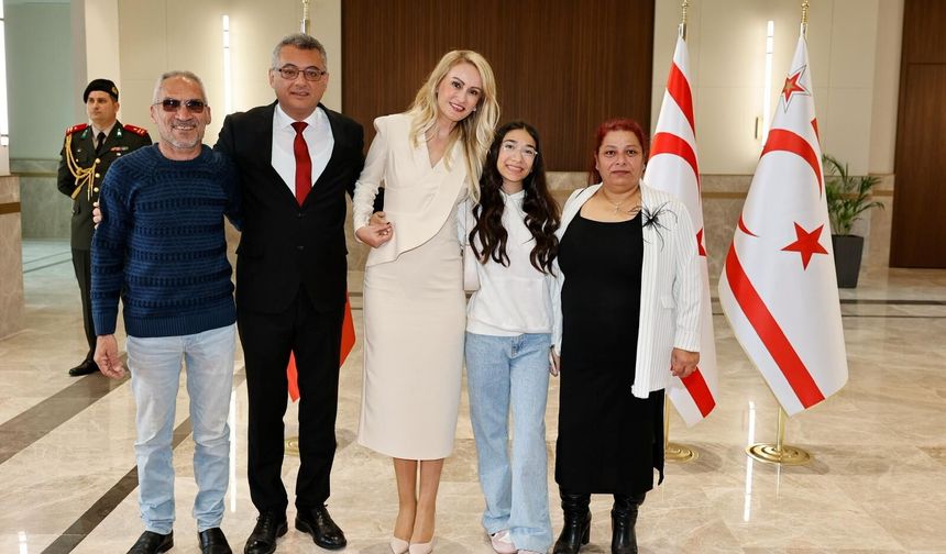 Cumhurbaşkanı Tufan Erhürman ve eşi Nilden Bektaş Erhürman halkla bayramlaştı