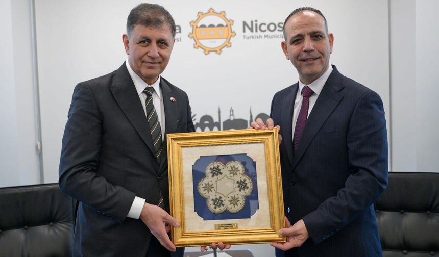 Kardeş Şehir Lefkoşa ve İzmir’in belediye başkanları, Lefkoşa’da bir araya geldi
