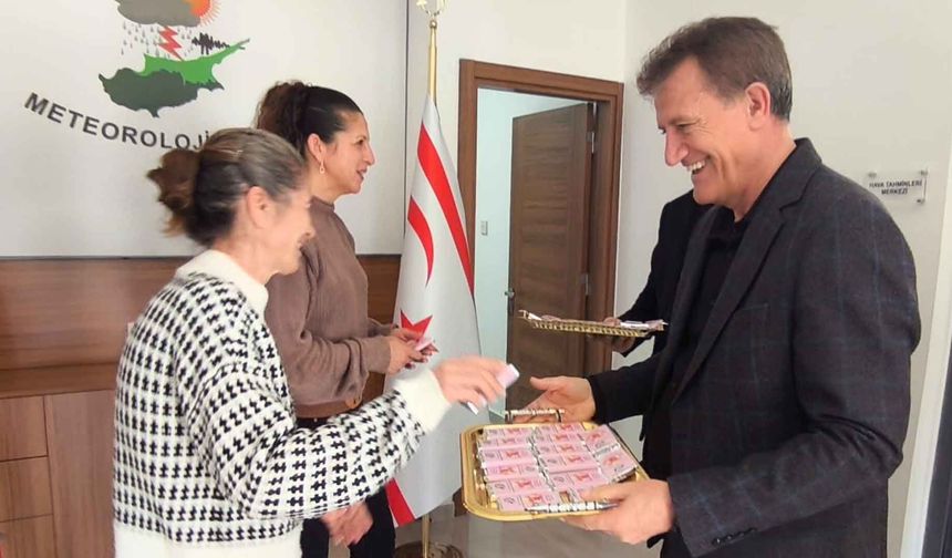 Arıklı, kadın personelin gününü kutladı