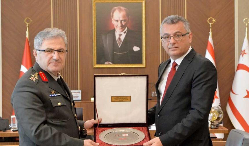 Erhürman, Kara Kuvvetleri Komutanı Tokel’i Kabul Etti