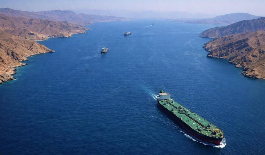İran, Hürmüz Boğazı'ndan geçen gemilerden 2 milyon dolara kadar geçiş ücreti alıyor