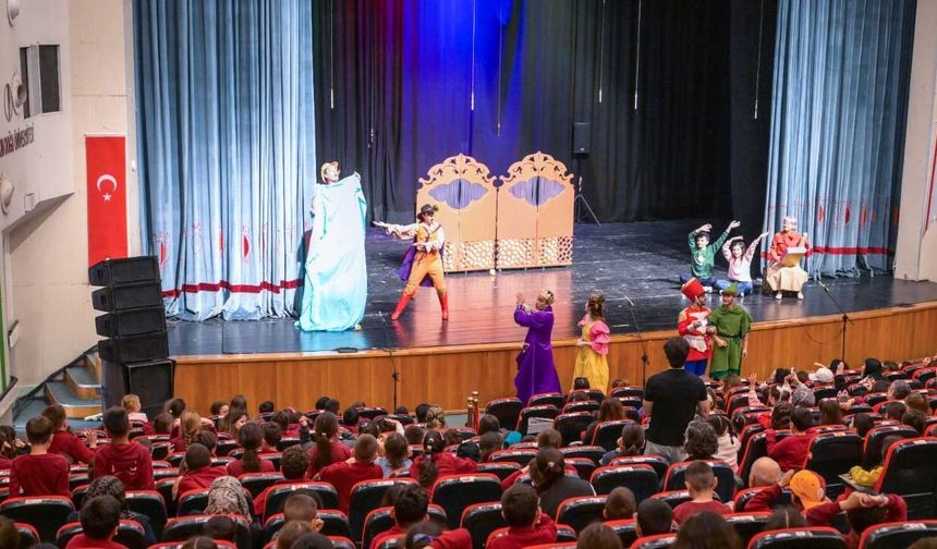 1. Lefkoşa Çocuk Tiyatrosu şenliği devam ediyor
