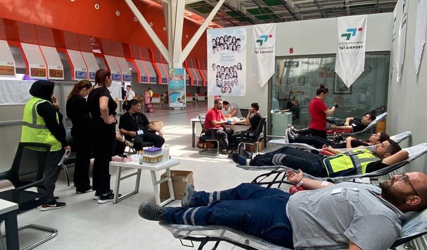 “Bir damla kan, bir ömür umut” kan bağışı kampanyası yoğun ilgi gördü