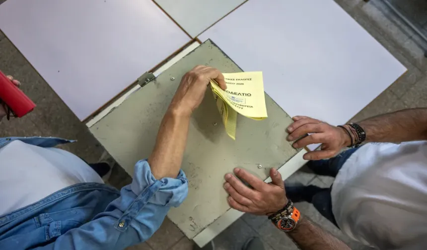 Güney Kıbrıs’ta sandıklar kapandı, oy sayımı başladı
