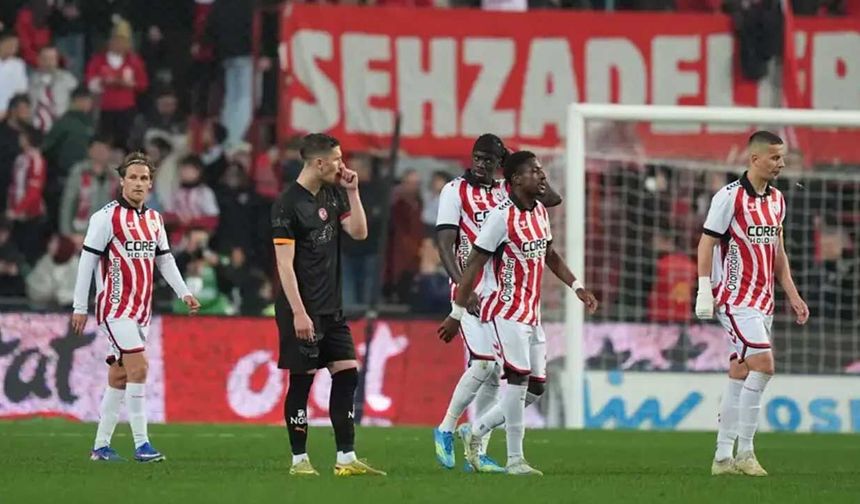 Şampiyonluk gecesinde şok: Galatasaray Samsunspor'a 4-1 mağlup oldu