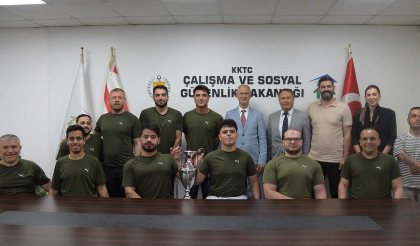 Hasipoğlu, Vakıflar Tekerlekli Sandalye Basketbol Takımı'nı kabul etti