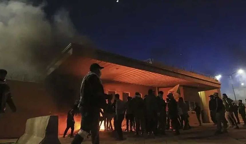 İran'da 14 asker hayatını kaybetti