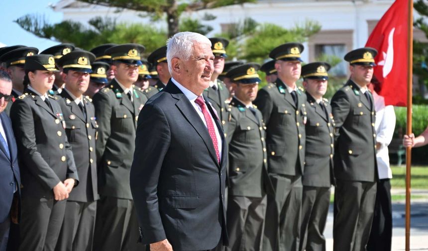 Özçınar, 19 Mayıs Atatürk’ü Anma Gençlik ve Spor Bayramı Törenine katıldı