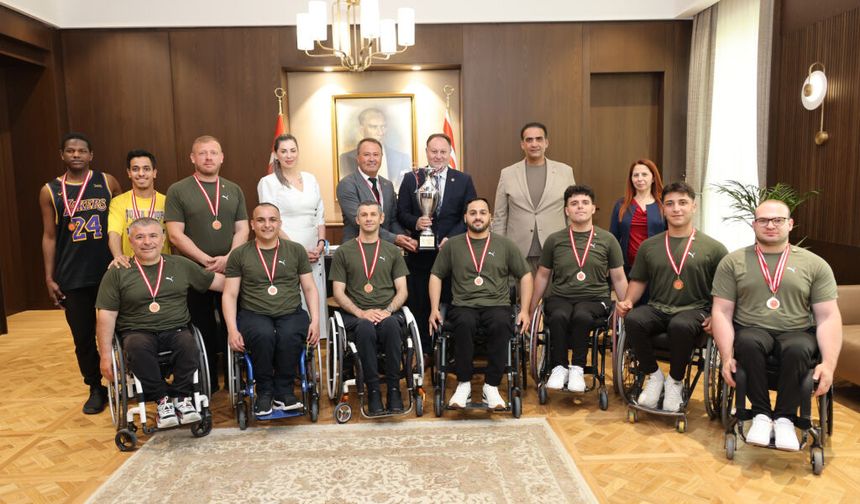 Öztürkler, Vakıflar Tekerlekli Sandalye Basketbol Takımı’nı kabul etti