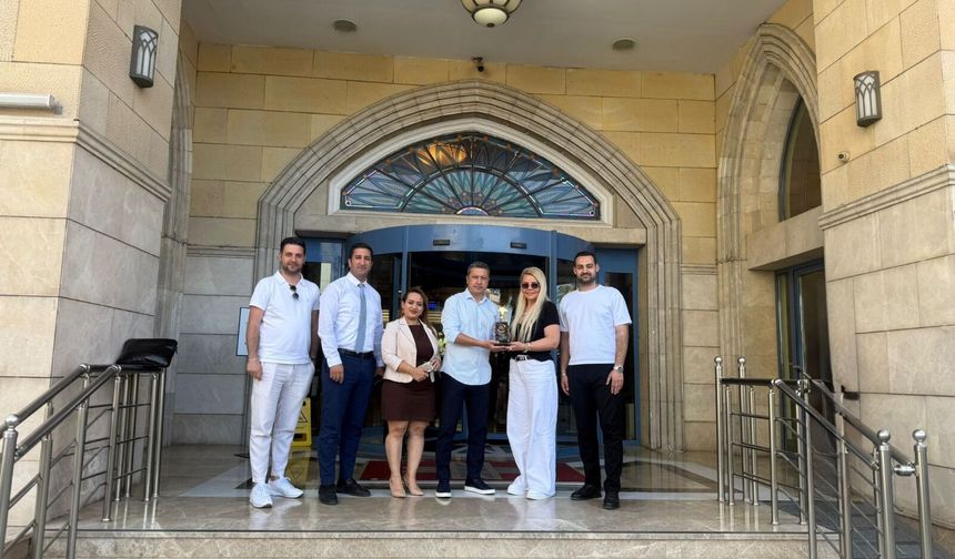 Merit Lefkoşa Otel’e TatilBudur’dan “Parlayan Yıldız Memnuniyet Başarı Ödülü”