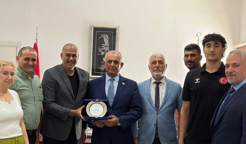 Milli Eğitim Bakanı Çavuşoğlu, Beşiktaş’a transfer olan Akçam’ı kabul etti