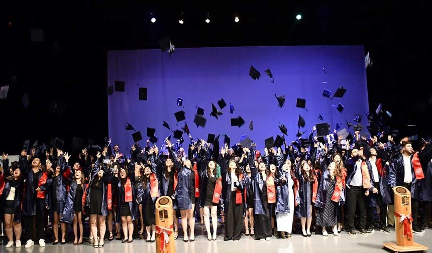 DAÜ sağlık mezunları için meslek yemin töreni düzenlendi