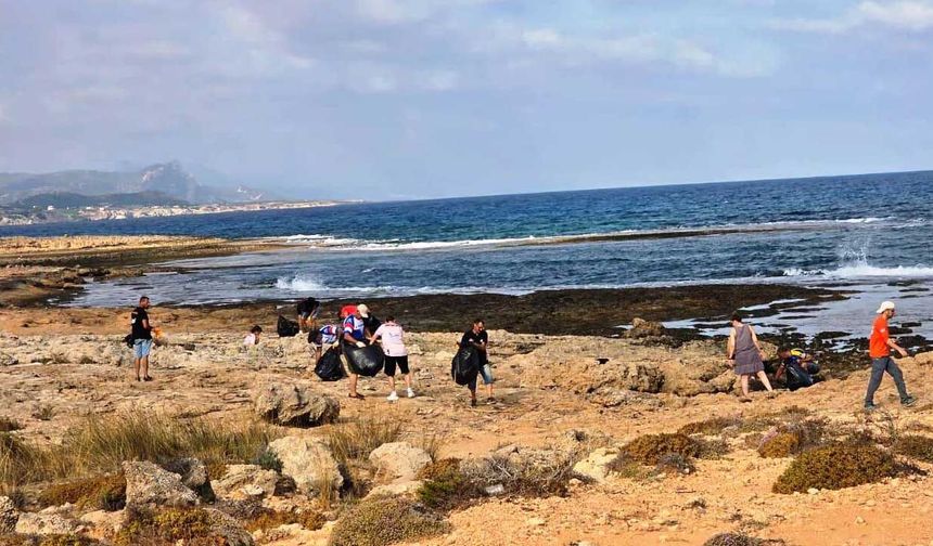 Esenköy Halk Plajı’nda sahil temizlik etkinliği yapıldı