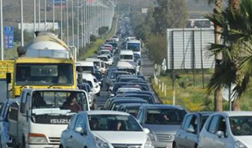 5 ton ve üzeri kamyonlara yönelik trafik kısıtlaması geçici olarak kaldırıldı