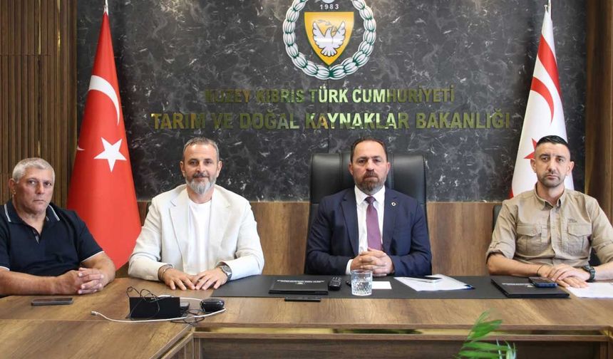 Bakan Çavuş, KKTC Avcılık Federasyonu heyetini kabul etti