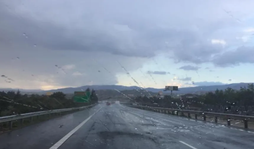 Rum polisi şiddetli yağış nedeniyle Lefkoşa-Limasol otoyolundaki sürücüleri uyardı!