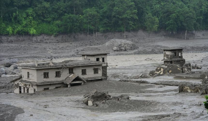 Nepal'de selde hayatını kaybedenlerin sayısı 162'ye yükseldi