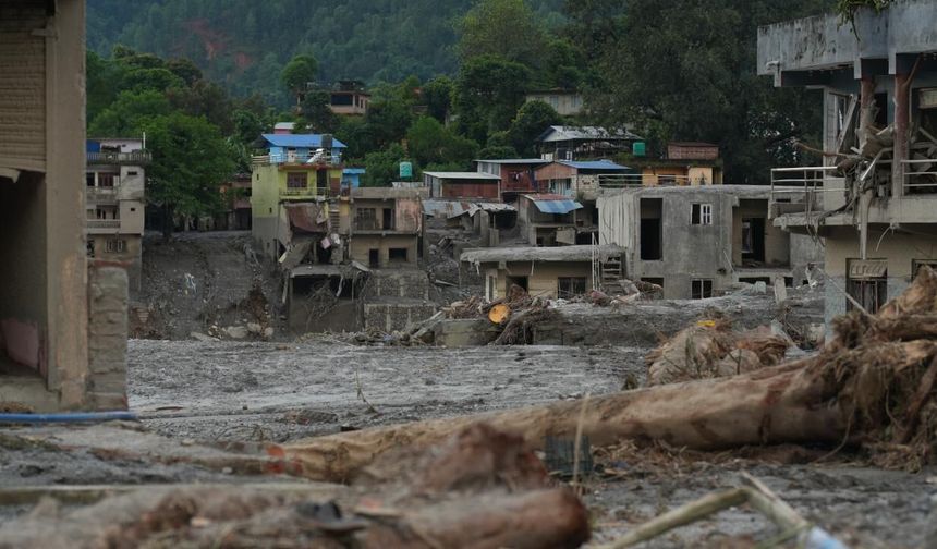 Nepal'de bir baraj daha patladı!