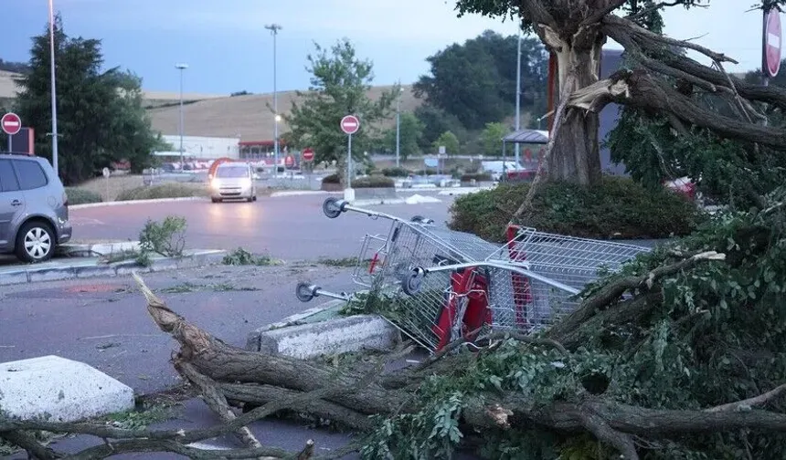 Fransa'nın güneyinde etkili olan kasırga hasara yol açtı