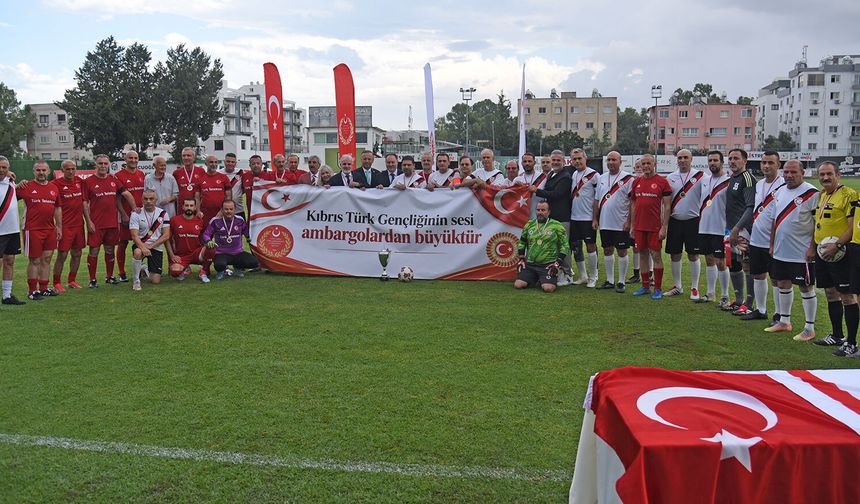 Cumhuriyet Meclisi ile TBMM futbol takımlarından dostluk maçı