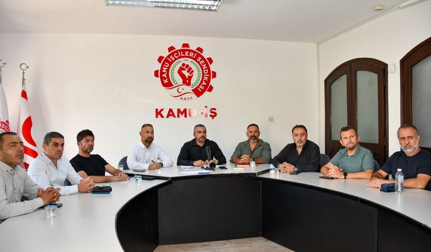 Bazı sendikalar Arıklı'ya sorumluluk hissederek istifa etme çağrısında bulundu...