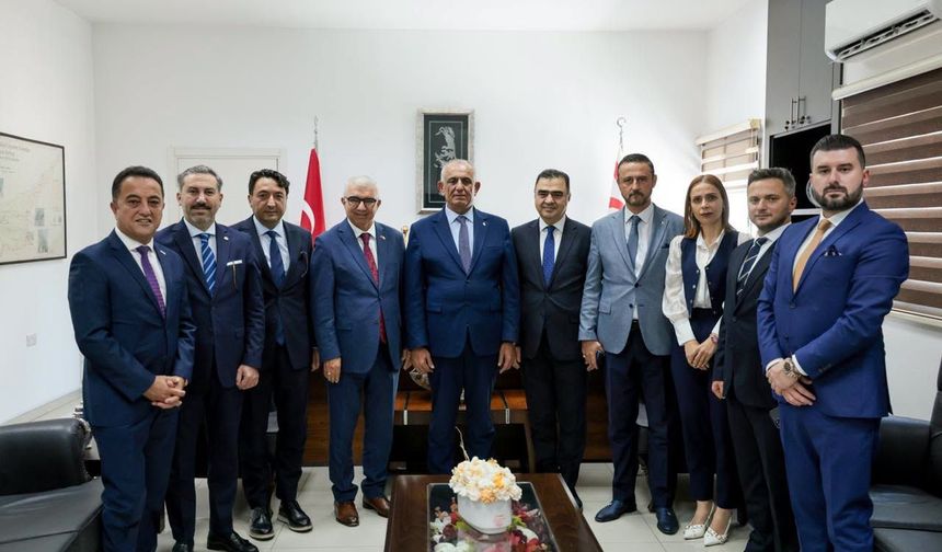 Bakan Çavuşoğlu, Türk Kızılay heyetini kabul etti