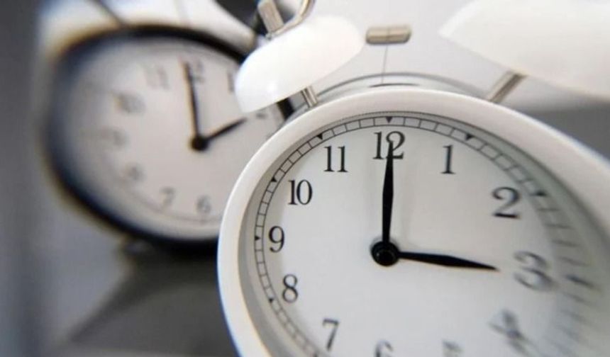Pazar günü saatler bir saat geri alınacak